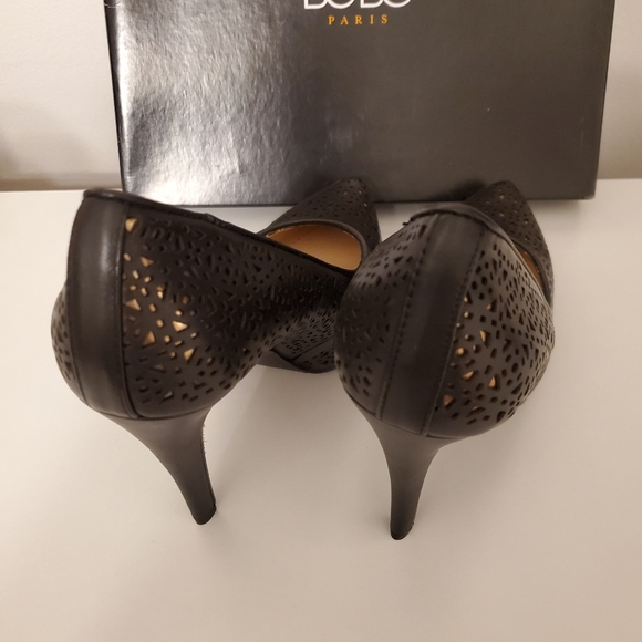 🤎 NEW BCBG PLATFORM HEELS - Picture 5 of 6